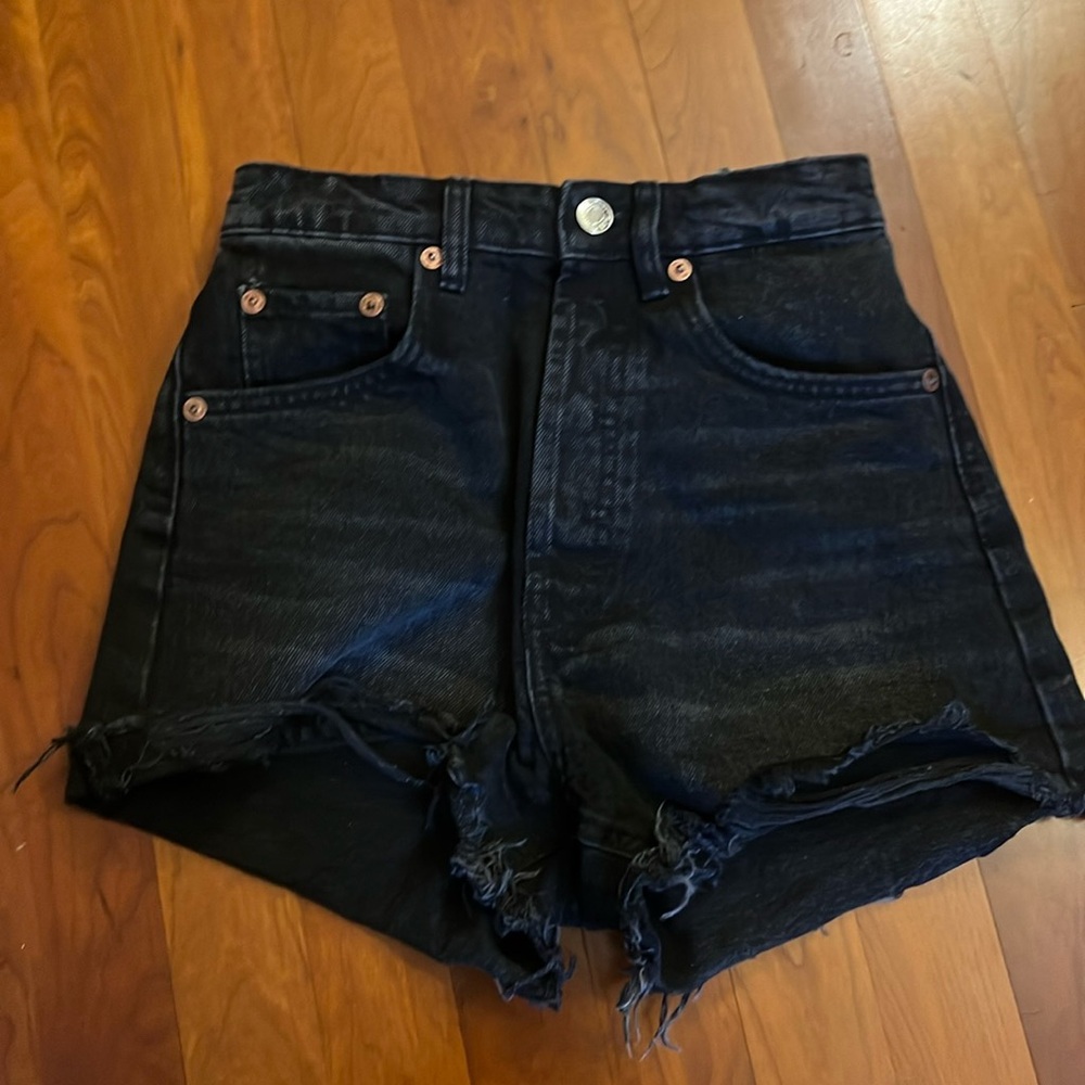 Super cute black jean shorts from Zara